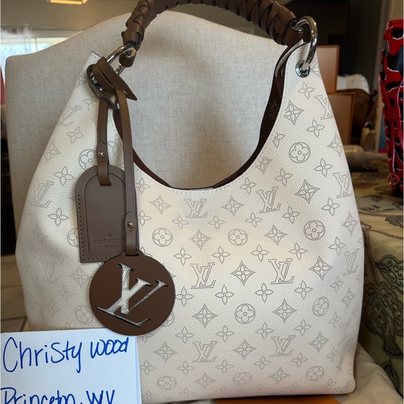 Authentic Louis Vuitton Monogram
Carmel Hobo Mahina Leather Shoulder
Tote Bag - Picture 4 of 10